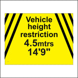 WS793 Vehicle Height Restriction 4.5 Mtrs 14 9 Sign with 3 Black Lines Either Side Of