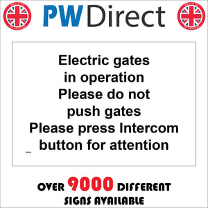 SE079 Electric Gates In Operation Please Do Not Push Gates Press Intercom Button For Attention Sign